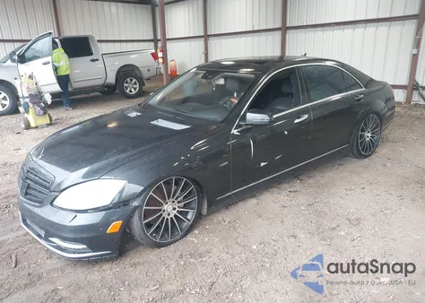 2012 Mercedes-Benz S 550 4Matic z USA, uszkodzony, nr VIN WDDNG9EB4CA422146